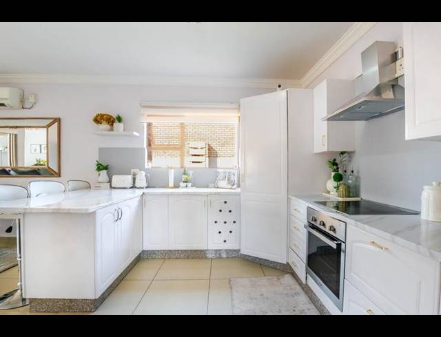 4 BEDROOM HOUSE FOR SALE IN VAN RIEBEECK PARK